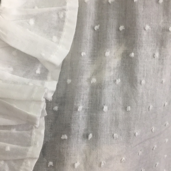 GAP crisp white flowy blouse - Picture 4 of 5